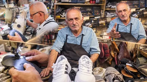 10 metre karelik dükkanda 41 yıllını geçirdi