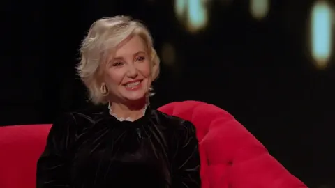 Berna Laçin: “Gözaltına almaya geldiler, evde arama yapıyorlar”