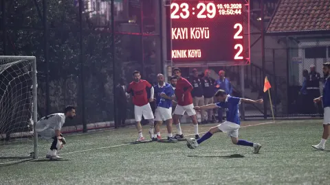 Çorum'da 65 takımlı turnuvada finali penaltılarla kazanan Kınık Köyü FK şampiyon oldu