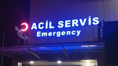 Çorum’da feci kaza: İki otomobil çarpıştı, anne öldü 2 küçük çocuğu yaralandı!