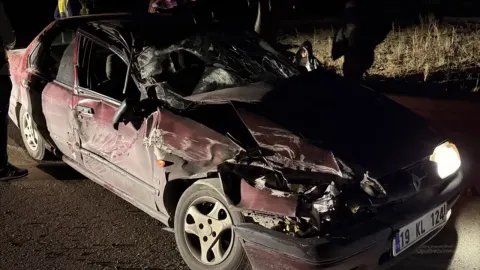 Çorum'da otomobil ile traktör çarpıştı: 2 yaralı