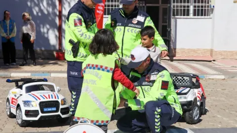 Jandarmadan Öğrencilere Trafik Eğitimi