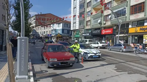 ŞEHİR MERKEZİNDE TRAFİKTE DENETİM DEVAM EDİYOR...